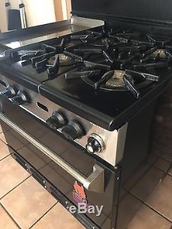 Wolf Commercial Stove 4 burners and griddle 30. Very little use in private home